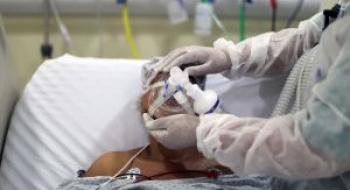Brasil tem maior média móvel de óbitos em 5 meses